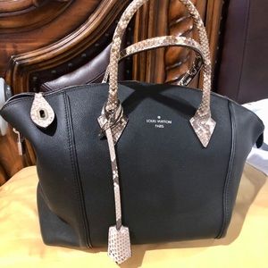 LOUIS VUITTON,CACHEMIRE PYTHON LOCKIT MM BLACK .